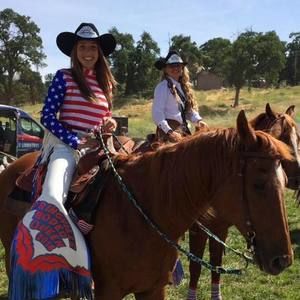 Meet your Posher, Whitney